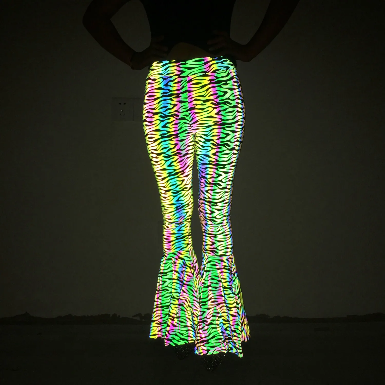 Светоотражающие брюки-клеш цвета радуги, Леггинсы, Женский узор из змеиной кожи, сцена ночного клуба, Светоотражающие узкие брюки, уличная одежда 0